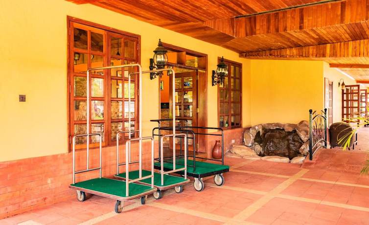 Imagen de la habitación del Hotel Mountains of the Moon. Foto 10