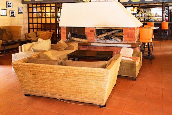 Imagen de los interiores del Hotel Mountains of the Moon. Foto 17