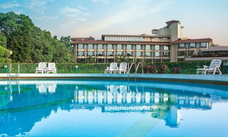 Imagen de la piscina del Hotel Mountview. Foto 19
