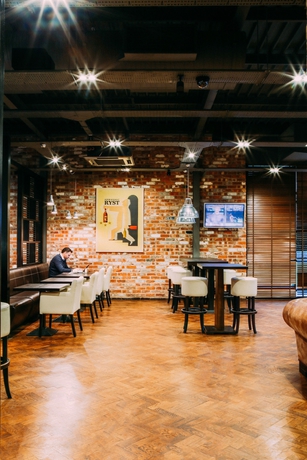 Imagen del bar/restaurante del Hotel Mour. Foto 9