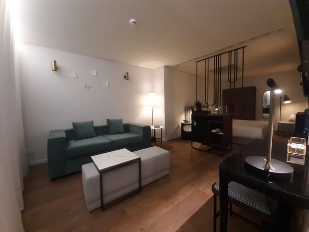 Imagen de la habitación del Hotel Mourasuites. Foto 6