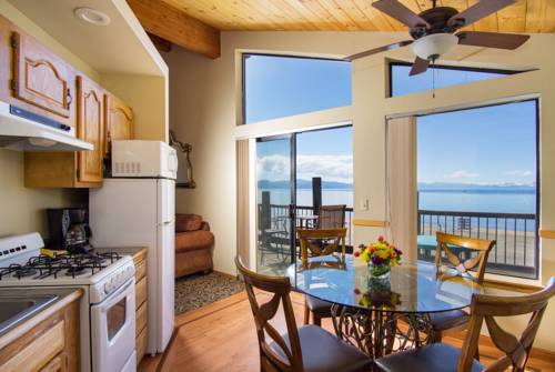 Imagen de la habitación del Hotel Mourelatos Lakeshore Resort. Foto 6