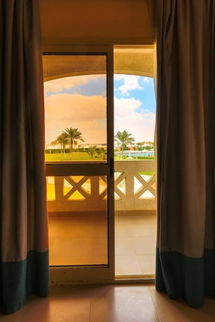 Imagen de la habitación del Hotel Mousa Coast. Foto 13