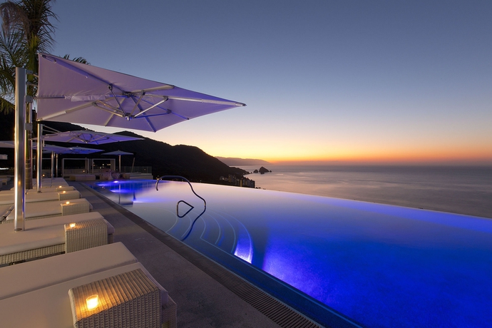 Imagen de la piscina del Hotel Mousai Puerto Vallarta Adults Only. Foto 13