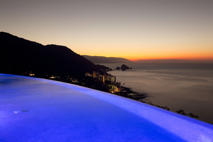 Imagen de la piscina del Hotel Mousai Puerto Vallarta Adults Only. Foto 14