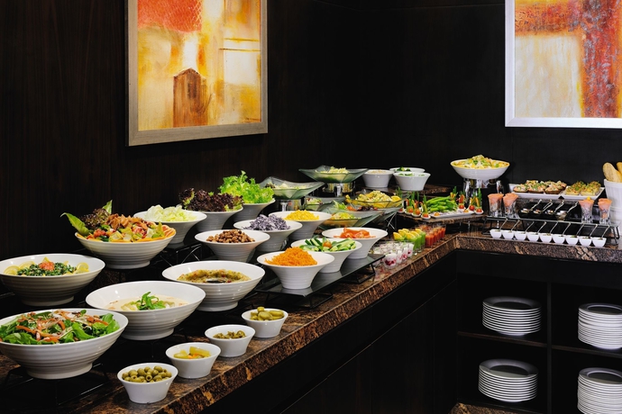 Imagen del bar/restaurante del Hotel Movenpick Apartments Al Mamzar Dubai. Foto 4