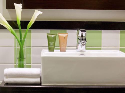 Imagen general del Hotel Movenpick Apartments Al Mamzar Dubai. Foto 9