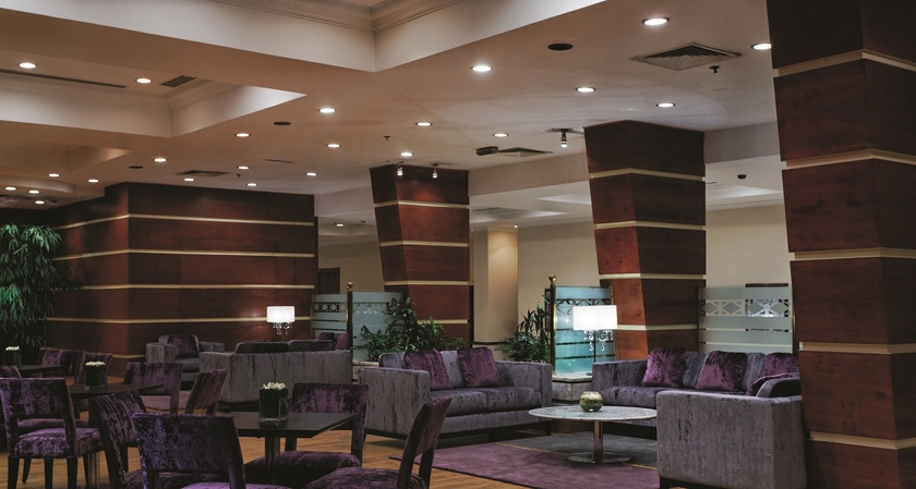 Imagen de los interiores del Hotel Movenpick Cairo Media City. Foto 12