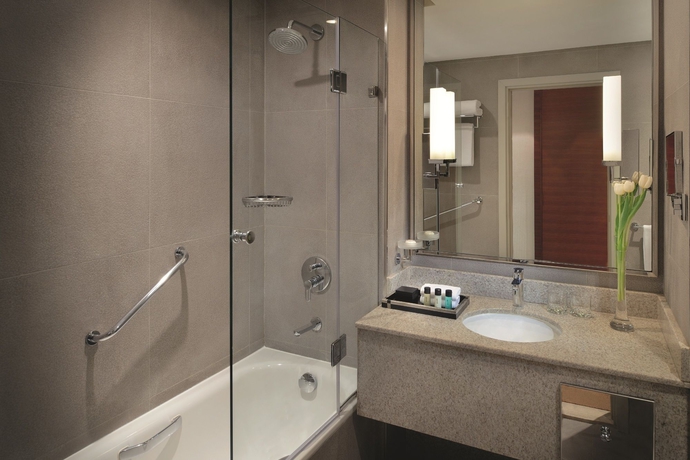 Imagen de la habitación del Hotel Movenpick Cairo Media City. Foto 8