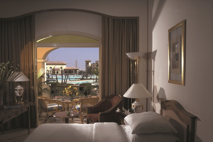 Imagen de la habitación del Hotel Movenpick Cairo Media City. Foto 9