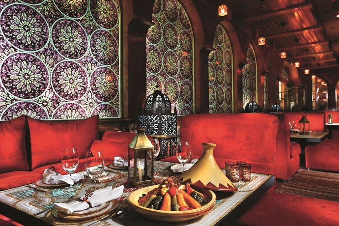 Imagen del bar/restaurante del Hotel Movenpick Cairo Media City. Foto 6