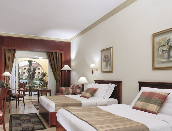 Imagen de la habitación del Hotel Movenpick Cairo Media City. Foto 11