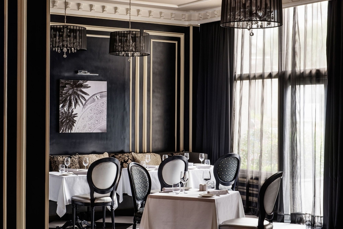 Imagen del bar/restaurante del Hotel Movenpick Casablanca. Foto 1