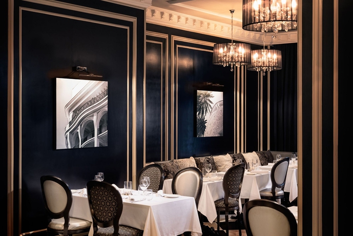 Imagen del bar/restaurante del Hotel Movenpick Casablanca. Foto 2