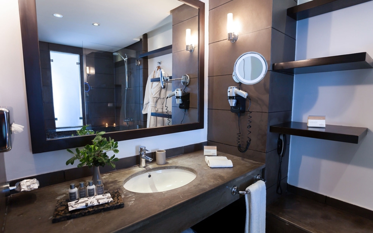 Imagen de la habitación del Hotel Movenpick Gammarth Tunis. Foto 11