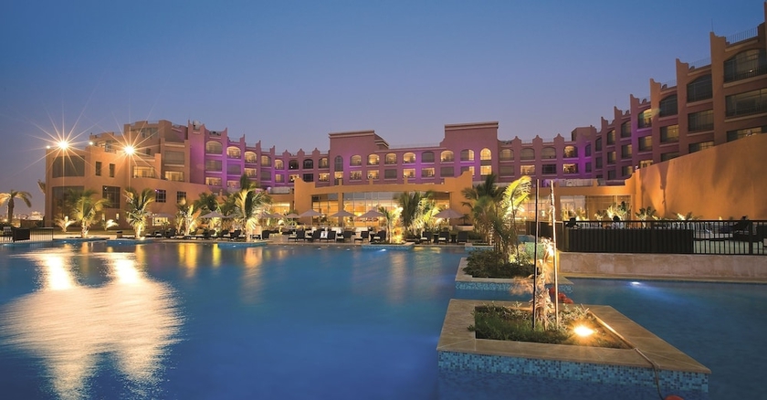 Imagen de la piscina del Hotel Movenpick Hotel And Resort Yanbu. Foto 17