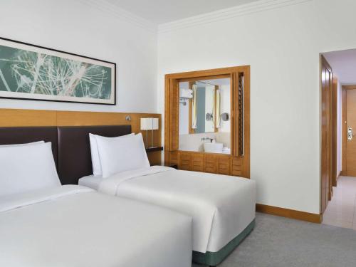 Imagen de la habitación del Hotel Movenpick Jumeirah Beach. Foto 14