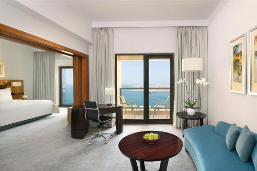 Imagen de la habitación del Hotel Movenpick Jumeirah Beach. Foto 15