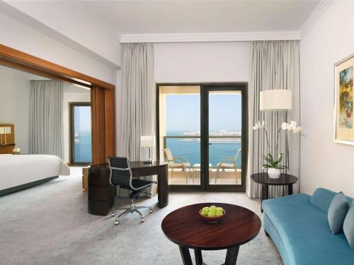 Imagen de la habitación del Hotel Movenpick Jumeirah Beach. Foto 18