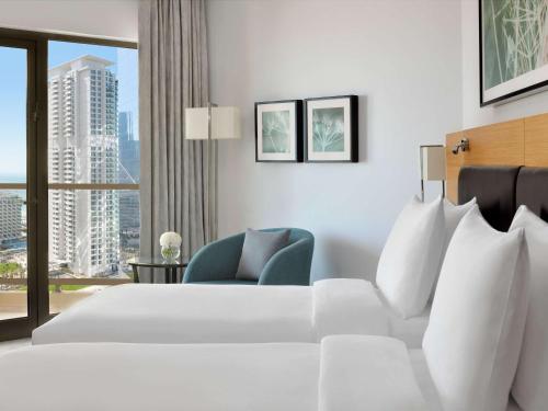 Imagen de la habitación del Hotel Movenpick Jumeirah Beach. Foto 19