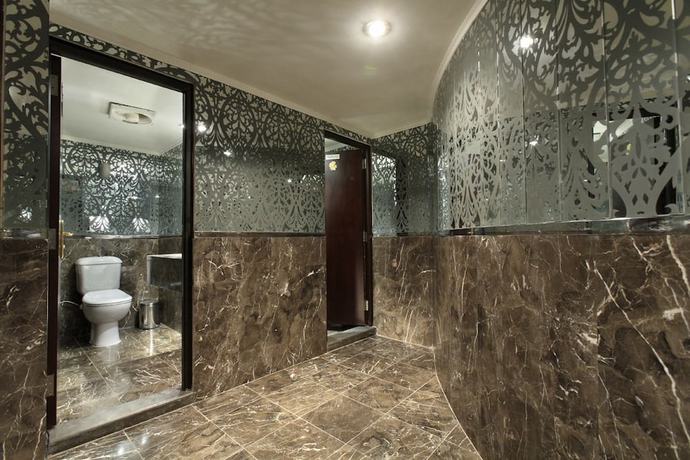 Imagen de los interiores del Hotel Movenpick Ms Hamees. Monday - Friday. Foto 11