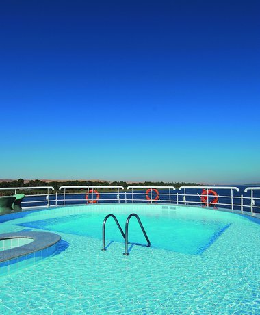 Imagen de la piscina del Hotel Movenpick Ms Hamees. Monday - Friday. Foto 16