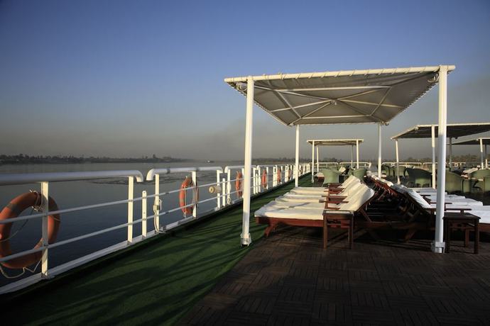 Imagen de los interiores del Hotel Movenpick Ms Hamees. Monday - Friday. Foto 12