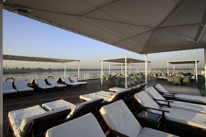 Imagen de los interiores del Hotel Movenpick Ms Hamees. Monday - Friday. Foto 13
