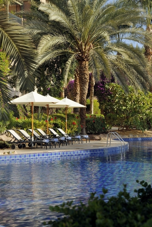 Imagen de la piscina del Hotel Movenpick Resort and Residences Aqaba. Foto 16