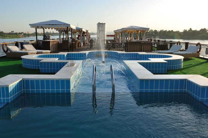 Imagen de la piscina del Hotel Movenpick SS Misr. Monday - Friday. Foto 6