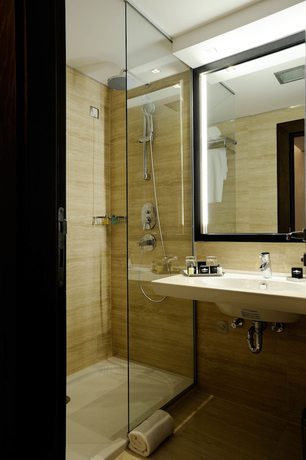 Imagen de la habitación del Hotel Movenpick Sarajevo. Foto 13