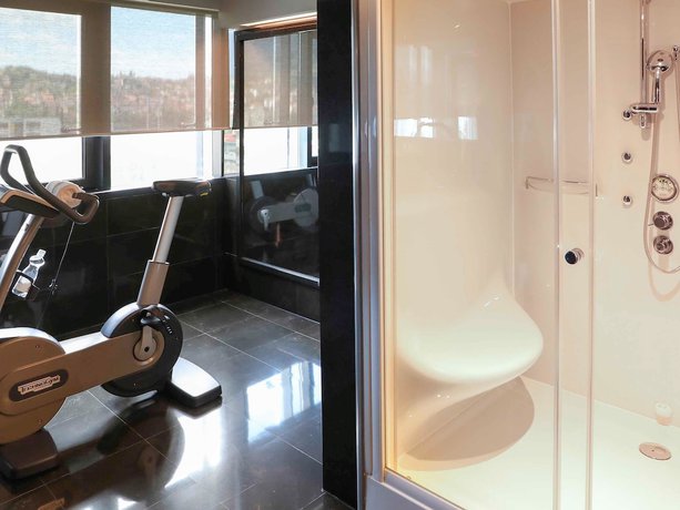 Imagen de la habitación del Hotel Movenpick Sarajevo. Foto 17