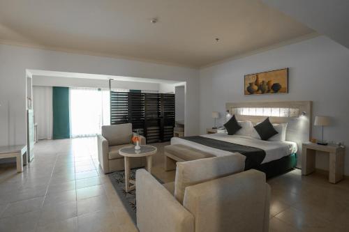 Imagen de la habitación del Hotel Mövenpick Waterpark Resort and Spa Soma Bay. Foto 11