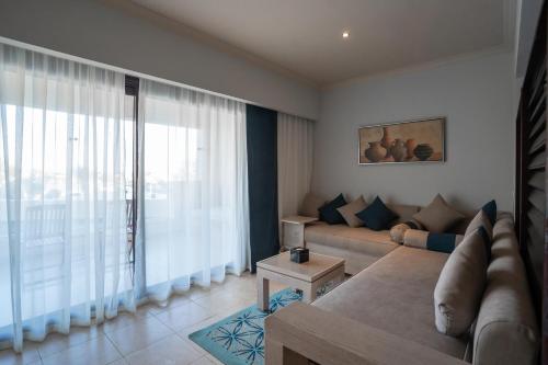 Imagen de la habitación del Hotel Mövenpick Waterpark Resort and Spa Soma Bay. Foto 13