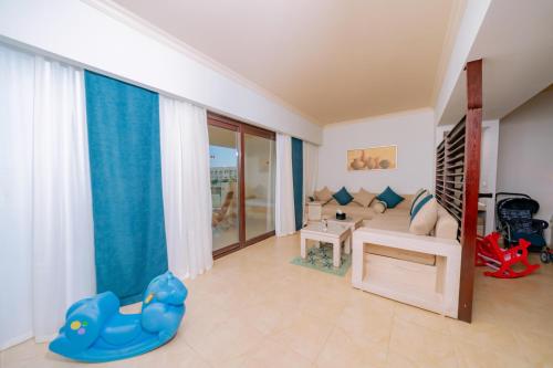 Imagen de la habitación del Hotel Mövenpick Waterpark Resort and Spa Soma Bay. Foto 16