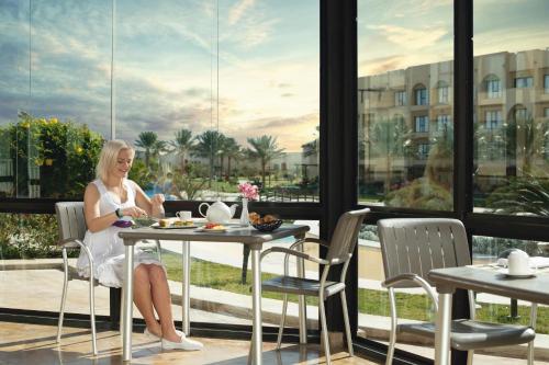 Imagen general del Hotel Mövenpick Waterpark Resort and Spa Soma Bay. Foto 5