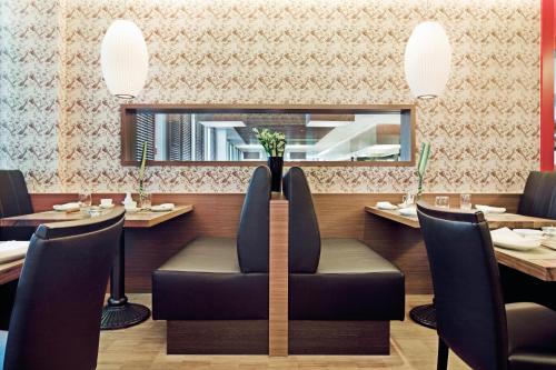 Imagen del bar/restaurante del Hotel Movenpick Zuerich-airport. Foto 8