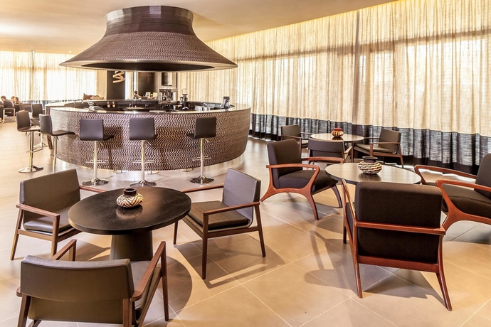 Imagen del bar/restaurante del Hotel Movich Buró 26. Foto 4