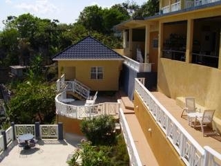 Imagen general del Hotel Moxon Beach. Foto 1