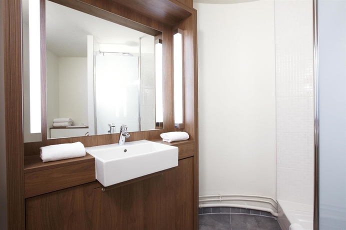 Imagen de la habitación del Hotel Moxy Amiens. Foto 10