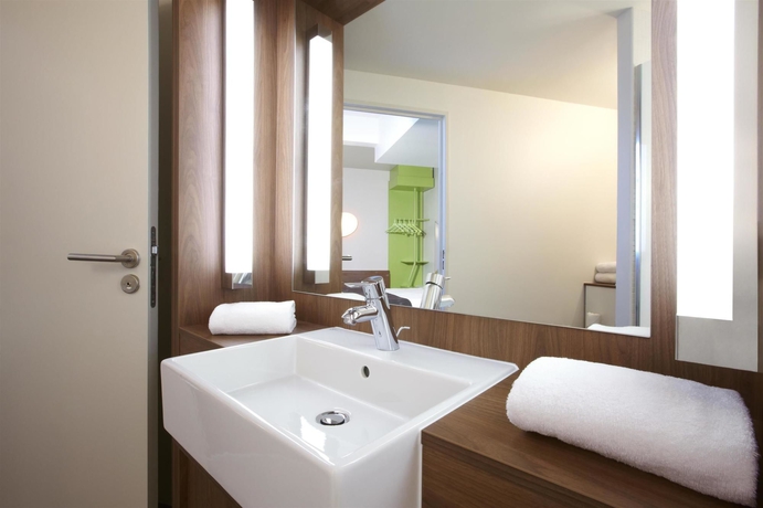 Imagen de la habitación del Hotel Moxy Amiens. Foto 11