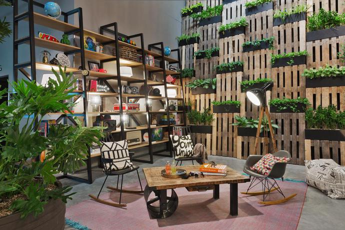 Imagen de los interiores del Hotel Moxy Amsterdam Houthavens. Foto 5