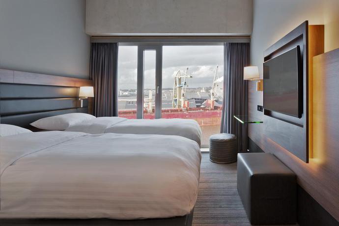 Imagen de la habitación del Hotel Moxy Amsterdam Houthavens. Foto 4