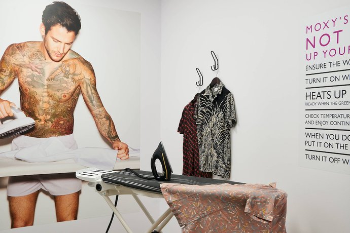 Imagen de la habitación del Hotel Moxy Amsterdam Schiphol Airport. Foto 3