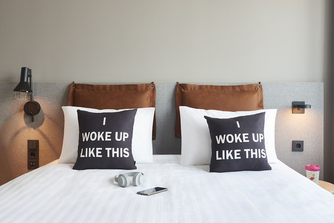 Imagen de la habitación del Hotel Moxy Amsterdam Schiphol Airport. Foto 6