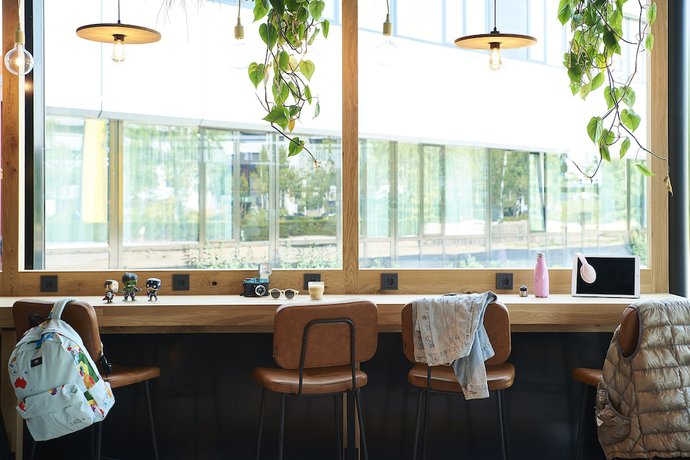 Imagen de los interiores del Hotel Moxy Amsterdam Schiphol Airport. Foto 14