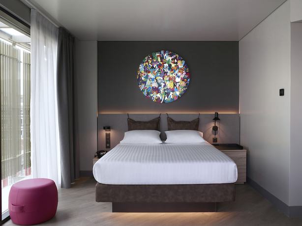 Imagen de la habitación del Hotel Moxy Athens City. Foto 4