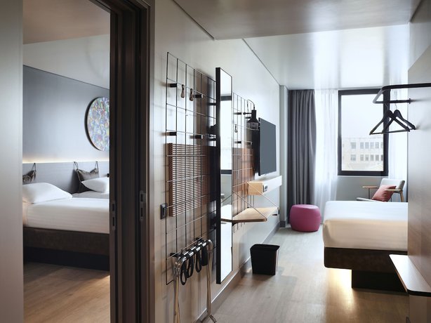 Imagen de la habitación del Hotel Moxy Athens City. Foto 5