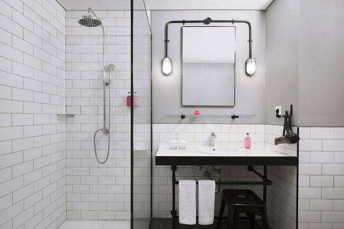 Imagen de la habitación del Hotel Moxy Bandung. Foto 10