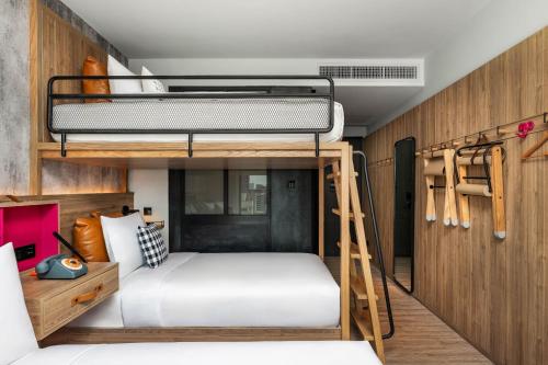 Imagen de la habitación del Hotel Moxy Bangkok Ratchaprasong. Foto 3